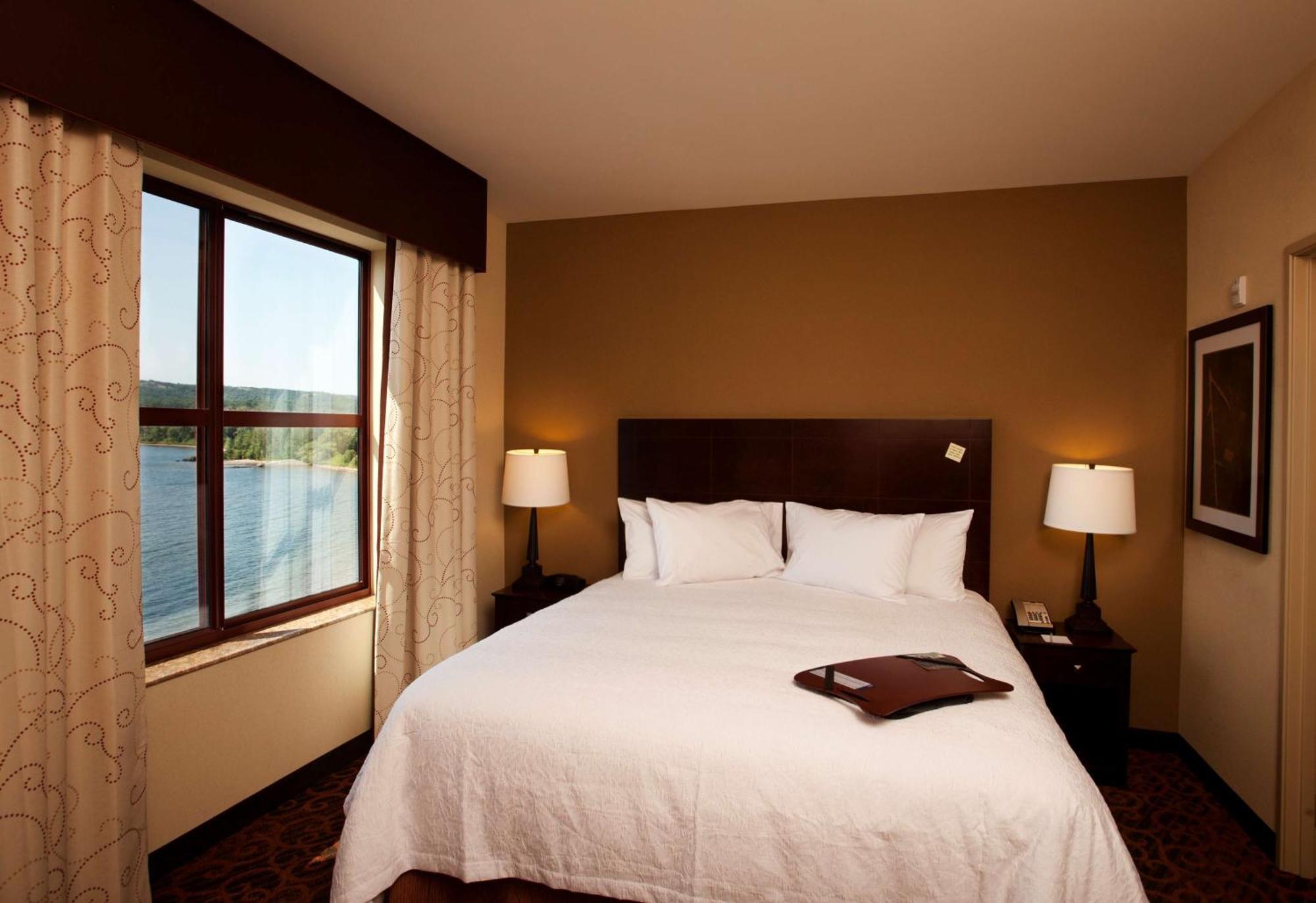 Hampton Inn Marquette-Waterfront מראה חיצוני תמונה